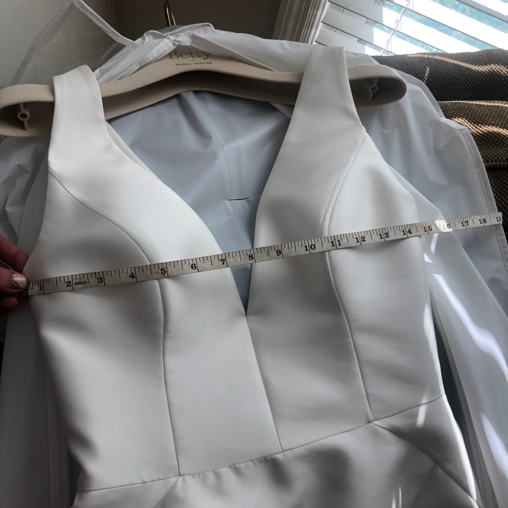 Carolina Herrera Lyla Bow Back Trumpet Mikado Gown - Picture 4 of 9